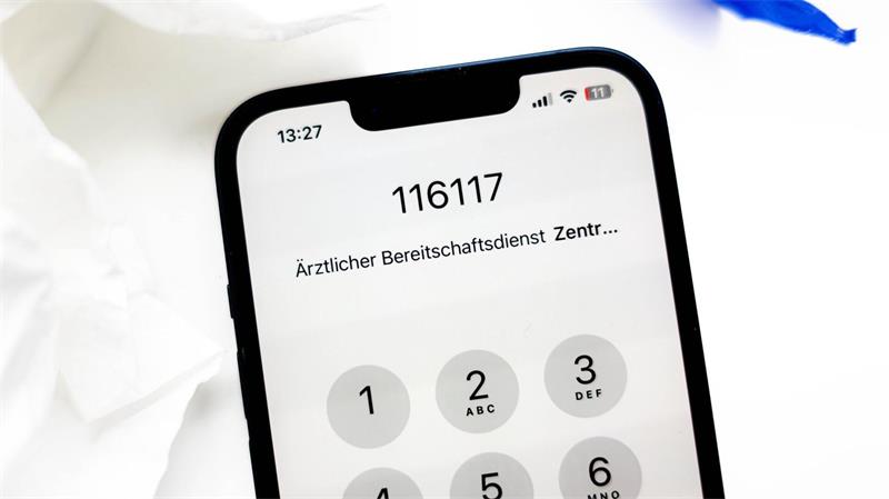 Warum es von der 116 117 immer öfter in die Notaufnahme geht Die Anrufe beim Patientenservice haben zuletzt spürbar zugenommen. (Archivbild)