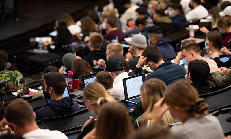 Energiepreispauschale an zwei Millionen Studenten ausgezahlt Die Antragsstellung für die Energiepauschale ist für rund 3,5 Millionen Studierende und Fachschüler möglich.