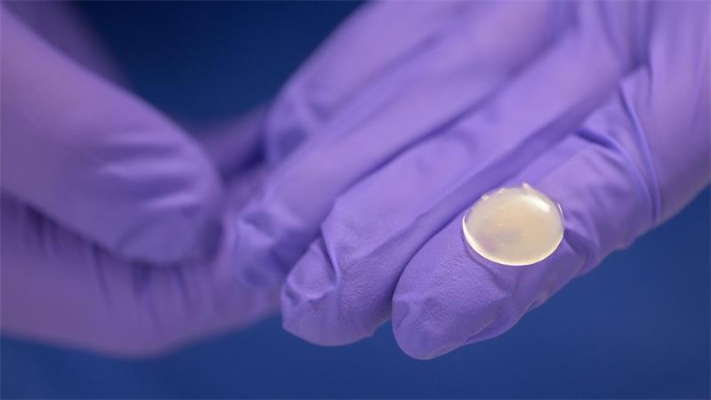 Tabletten aus dem 3D-Drucker - Wie funktioniert das? Die Apotheke des Klinikums Oldenburg stellt derzeit Kautabletten mit Erdbeer-Vanille-Geschmack her.