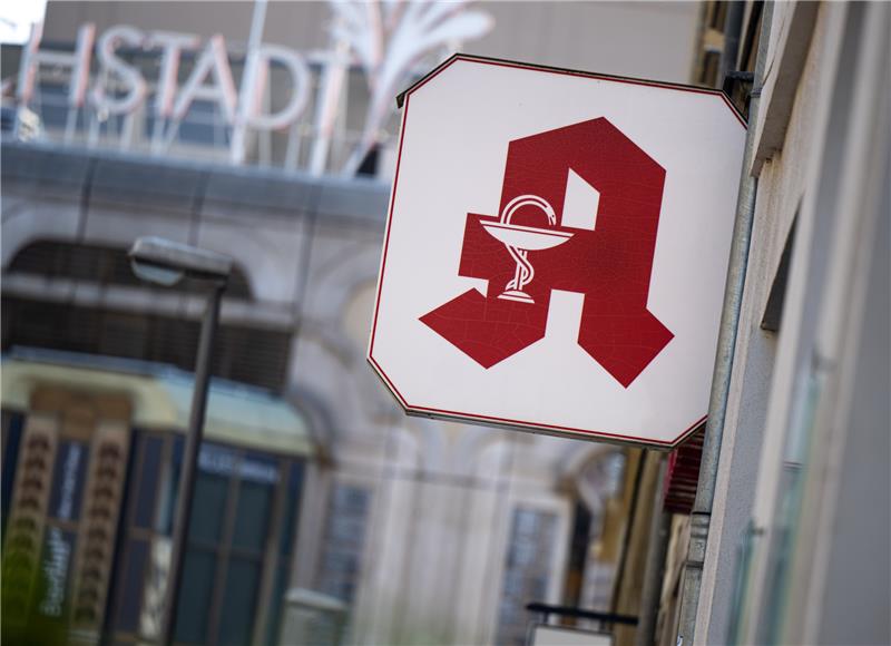 Apotheker-Präsidentin: Die Politik würdigt unsere Arbeit nicht Die Apotheken sind bundesweit aufgerufen, am Mittwochnachmittag ihre Türen zu schließen. Foto: dpa