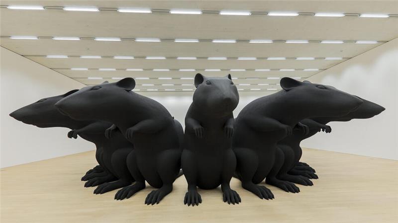 Mit monumentalen Tierskulpturen zum Kaiserring Die Arbeit „Rattenkönig“ aus dem Jahr 1993 mit drei Meter hohen Nagern fesselte einst die New Yorker; heute steht sie bei Basel in der Schweiz.