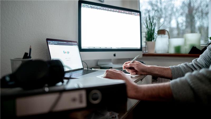 Die Arbeit vom heimischen Schreibtisch aus ist unter deutschen Akademikern weit verbreitet.