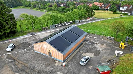 Die Arbeiten am Wasserwerk an der Bockswieser Höhe schreiten voran, es soll wohl im September ans Netz gehen. Foto: Neuendorf