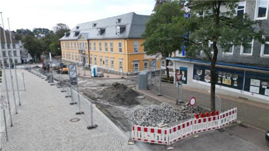 Sanierung der Adolph-Roemer-Straße: Bisher läuft alles nach Plan Die Arbeiten an der Baustelle auf der Adolph-Roemer-Straße sind aktuell im Zeitplan.