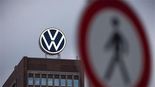 Die Arbeitnehmerseite drängt auf Gespräche mit dem VW-Vorstand. (Archivbild)