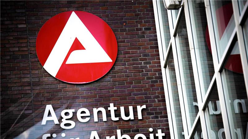 Die Arbeitsagentur zählt etwas weniger Arbeitslose als vor einem Monat. (Archivbild)