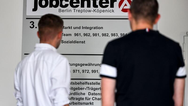Zu viele junge Leute ohne Arbeit, Aus- oder Weiterbildung Die Arbeitssuche ist für junge Leute in bestimmten Ländern besonders schwierig. (Archivbild)
