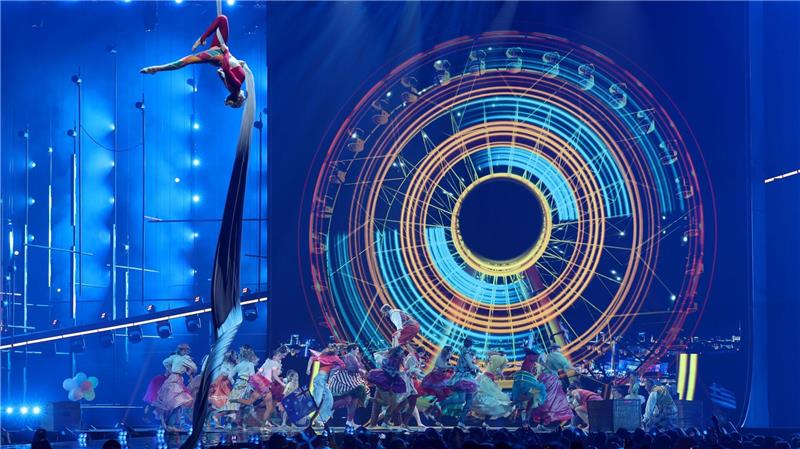 Die Artistengruppe Zurcaroh beim ersten Halbfinale des 70. Eurovision Song Contest (ESC).