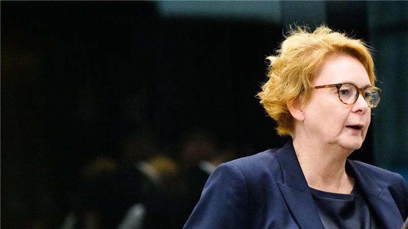 Nach Tod von 16-Jähriger: Ministerin verteidigt Behörden Die Aufarbeitung des mutmaßlichen Verbrechens in Friedland habe Priorität, sagte Behrens.