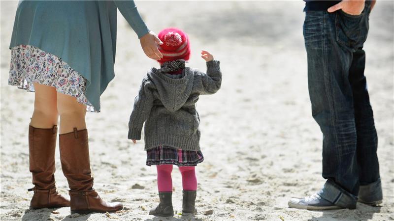 Die Aufgabe für die Kinderbetreuung liegt meist bei den Müttern. (Symbolbild)
