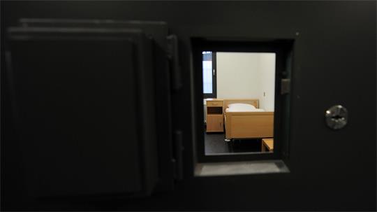 Die Auflagen für den Verdächtigen von Stade sind kurz vor dessen Tod gelockert worden. (Archivbild)