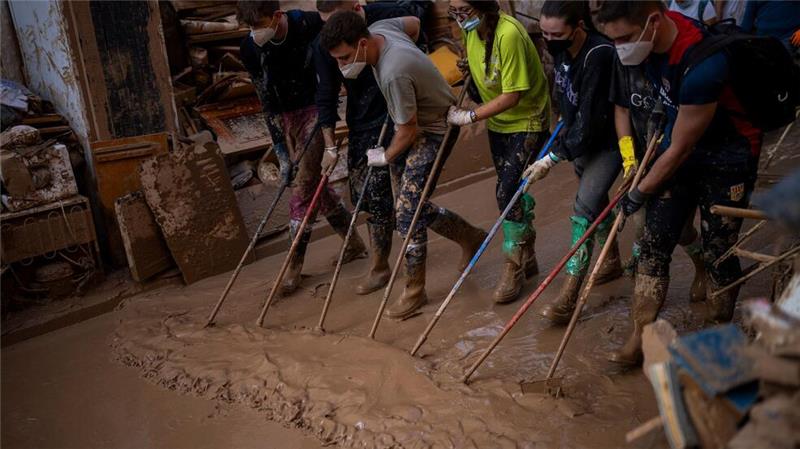 89 Menschen nach Unwetter in Spanien vermisst Die Aufräumarbeiten laufen nach einer Woche auf Hochtouren.