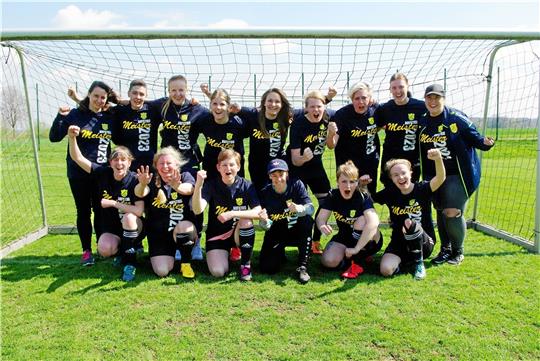 Die Aufsteigerinnen des WSV Wiedelah: Obere Reihe von links: Natalie Geiser, Jessica Plagge, Francesca Diefert, Inken Klüver, Anne Bräunel, Bianca Kleemann, Kathrin Schramm, Hannah Borowski, Trainerin Pia-Alina Borowski. Untere Reihe von links: Janina Barke, Yvonne Vinzens, Claudia Neumann, Laura Groß, Michaela Wissel, Celine Fröhlich. Es fehlen Betreuerin Svenja Schröder und Torwarttrainer Kevin Raecke. Foto: Privat
