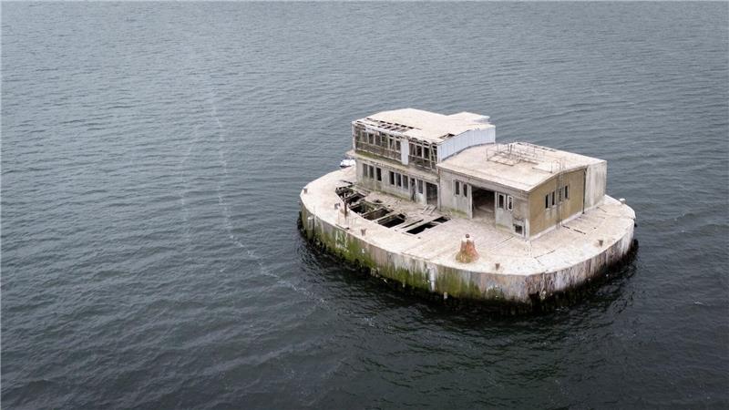 Mit Vogelkot und Rost: Mini-Insel vor Rügen wird versteigert Die Auktion findet am 4. Juni in Hamburg statt.