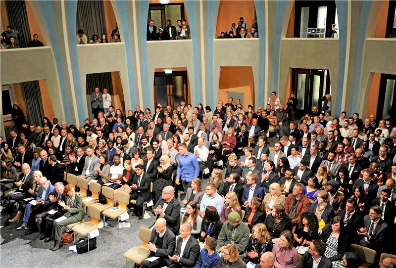 Die Aula Academica ist voll besetzt: Die Familien und Freunde freuen sich mit den neuen Alumni. Foto: Dell’Aquila/TU Clausthal