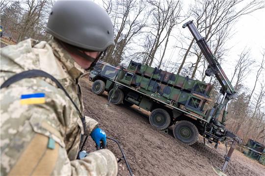 Die Ausbildung ukrainischer Soldaten am Patriot-Flugabwehrraketensystem an einem unbenannten Ort.