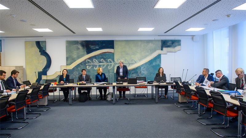 AfD in Magdeburg in der Mitte – Landtag ringt um Regeln Die Ausschüsse, in denen der Großteil der inhaltlichen Arbeit im Parlament stattfindet, sollen die Mehrheitsverhältnisse wie im Plenum abbilden. Das ist auch bei U-Ausschüssen so. (Archivbild)