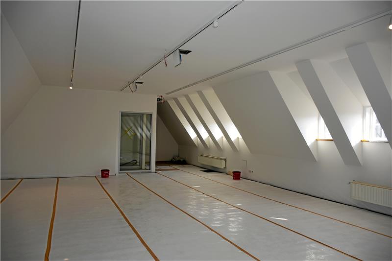 Brandschutz im Goslarer Museum verbessert Die Ausstellung des städtischen Museums wird zunächst mit kleinen Veränderungen in die im Sinne des Brandschutzes ertüchtigten Räume zurückkehren. Besonders schön: Durch Abnahme der Fensterverkleidungen ist das oberste Geschoss lichtdurchflutet. Die Ausstellung selbst soll auf Sicht auch überplant werden, zunächst ist aber die Ausstellung in der Kaiserpfalz „dran“. Foto: Kempfer