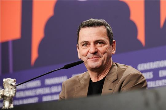 Die Auszeichnungen von Christian Petzold, Regisseur und Drehbuchautor, stehen nach eigenen Worten in seinem Büro.