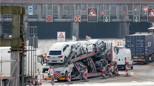 Die Autobahn GmbH bewertete die Verkehrslage rund um den Tunnel am Nachmittag als „angespannt“, wie ein Sprecher der Autobahn GmbH sagte.