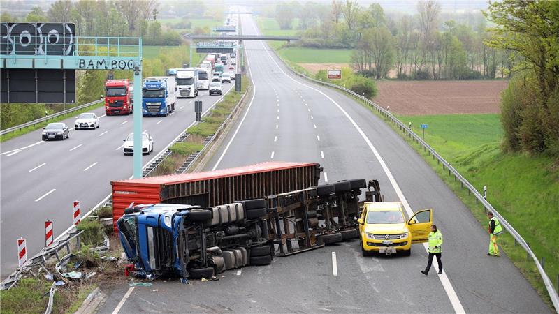 Die Autobahn in Richtung Norden wurde wegen des Lkw-Unfalls gesperrt. 