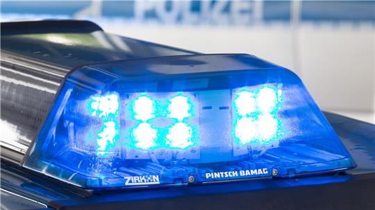 Die Autobahn muss nach einem Unfall gesperrt werden. (Symbolbild)
