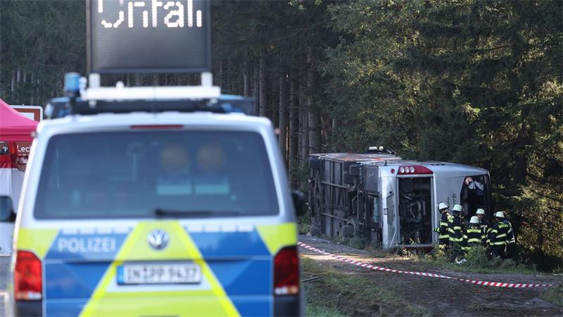 Die Autobahn musste stundenlang gesperrt werden.