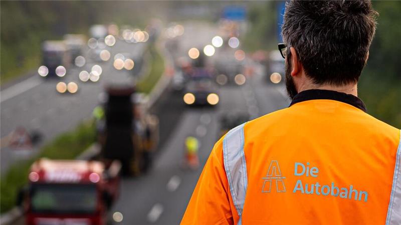 Brücken sollen saniert werden - Finanzentscheidung steht aus Die Autobahngesellschaft des Bundes will 2025 einen Schwerpunkt auf Brückenarbeiten legen. (Archivbild)