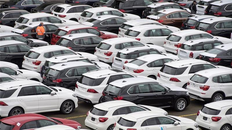 Deutschlands Top-Konzerne: Weniger Umsatz, gestrichene Jobs Die Autobranche steckt in der Krise und fällt als Wachstumstreiber für die deutsche Wirtschaft aus.