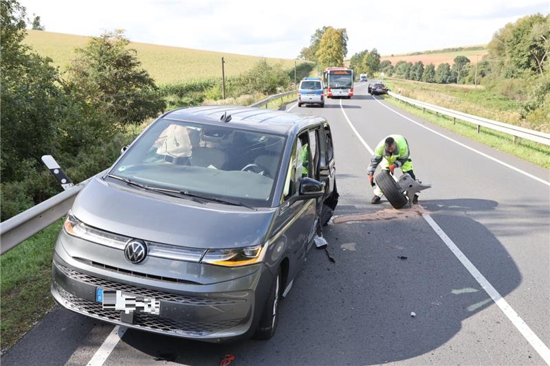 Die Autos stießen seitlich aneinander und wurden dabei erheblich beschädigt.