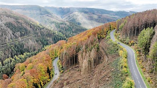 Die B 241 wird zwischen Goslar und Auerhahn vom kommenden Montag an gesperrt. Die Straße soll eine neue Fahrbahn erhalten und damit nach einer Häufung von Unfällen sicherer gemacht werden.