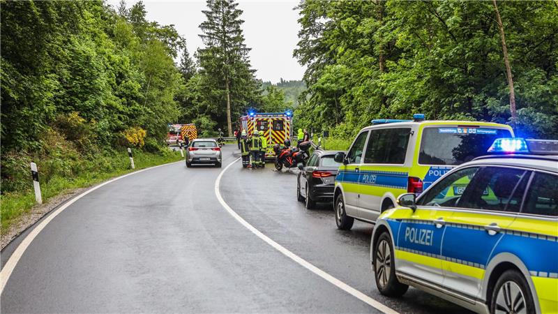 Die B 242 musste am Nachmittag wegen eines Unfalls gesperrt werden.