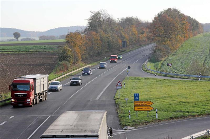 Die B82, hier bei Hahausen, soll zwischen B248 und Langelsheim dreispurig in  2-plus-1-Verkehrsführung ausgebaut werden.  Foto: Gereke