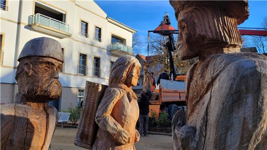 Die Bad Harzburger Weihnachtskrippe ist einzigartig, denn neben Maria, Josef und dem Jesuskind besteht sie unter anderem auch aus einer Harzer Kiepenfrau und einem Luchs.