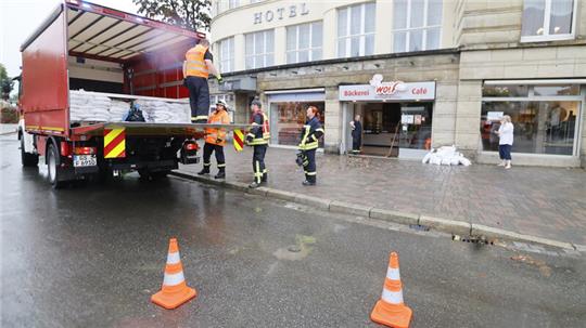 Die Bäcker-Wolf-Filiale am Bahnhof hat es beim Unwetter übel erwischt.