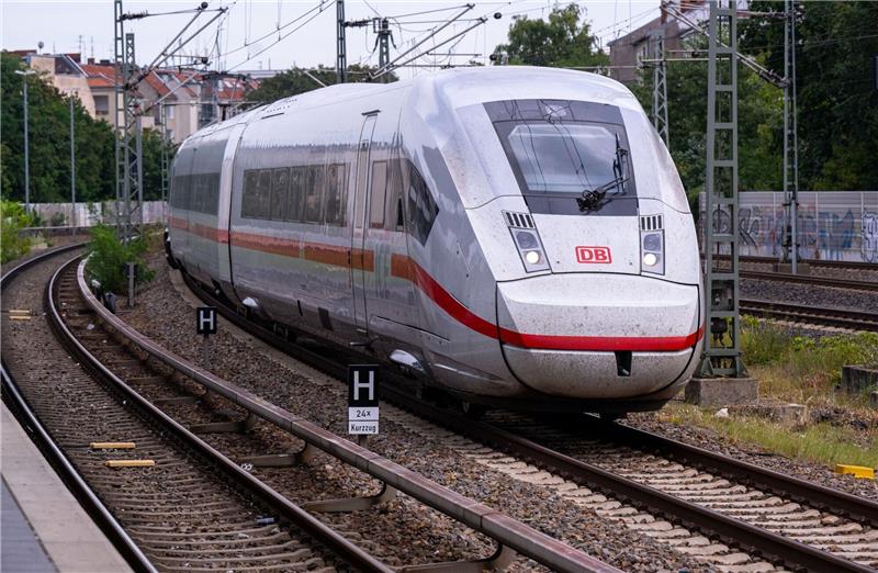Bahn erhöht Preise im Fernverkehr Die Bahn erhöht zum Fahrplanwechsel im Dezember für einige Angebote die Preise.