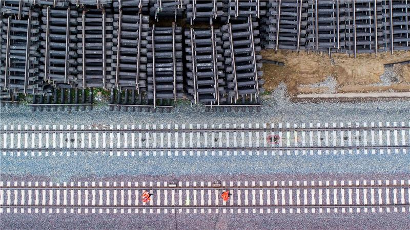 Oberbürgermeister Onay spricht sich für Neubaustrecke aus Die Bahn hat eine Neubaustrecke Hannover-Hamburg vorgeschlagen, das ist allerdings umstritten. (Archivbild)