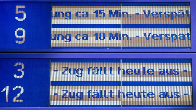 Die Bahn hinkt beim Thema Pünktlichkeit auch im November den eigenen Ansprüchen hinterher.