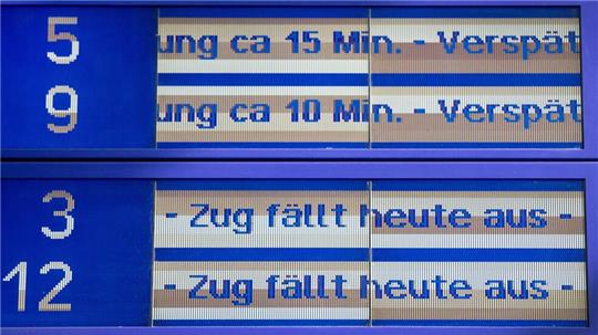 Die Bahn hinkt beim Thema Pünktlichkeit auch im November den eigenen Ansprüchen hinterher.