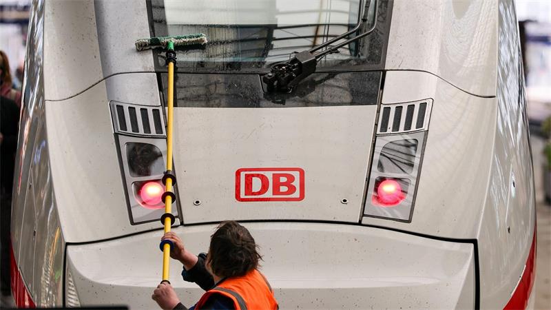 Die Bahn investiert bis 2030 zusätzliche 210 Millionen Euro in Sauberkeit und Sicherheit. (Archivbild)