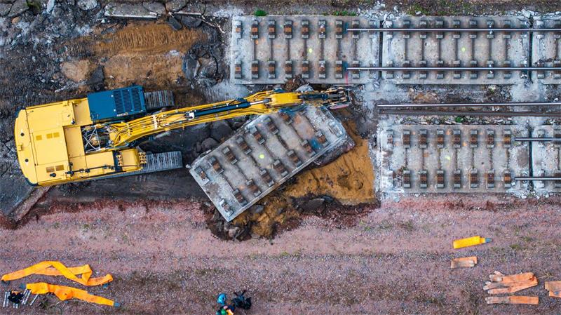 Bahnchefin Palla will Konzern in drei Phasen neu aufstellen Die Bahn kämpft mit ihrem maroden Schienennetz. Dieses Jahr sind rund 28.000 Baustellen geplant. (Archivbild)
