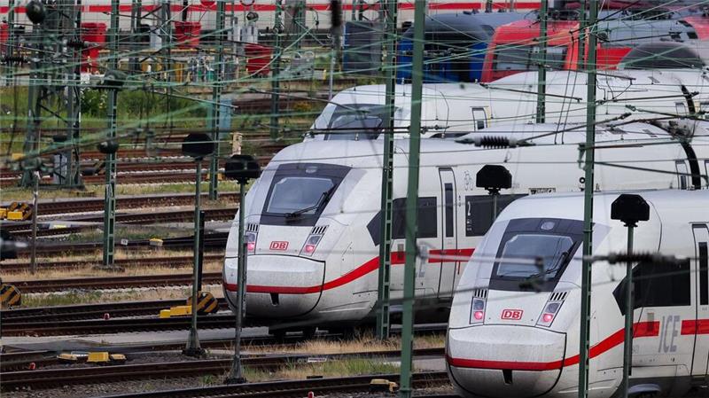 Die Bahn richtet einen neuen Direktzug von Nord nach Süd ein. (Archivbild)