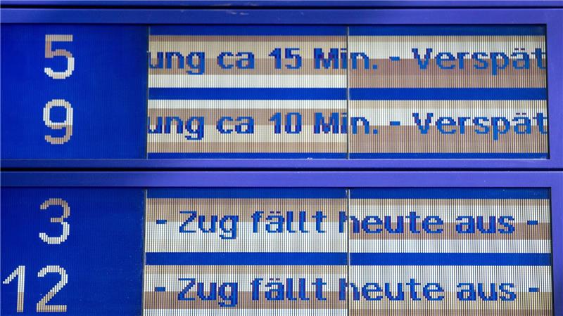 Bahn-Aufsichtsrat beschließt Neuaufstellung der Chefetage Die Bahn steckt in einer Betriebs- und Finanzkrise. (Archivbild)