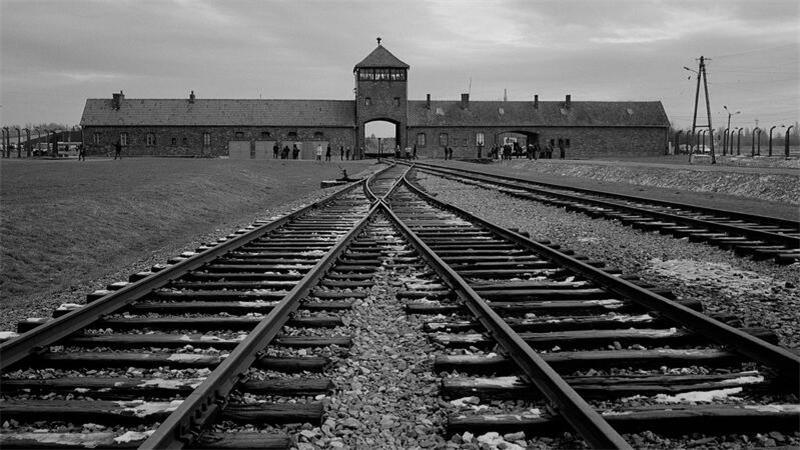 Die Bahngleise des ehemaligen Nazi-Todeslagers Auschwitz Birkenau. (Archivbild)