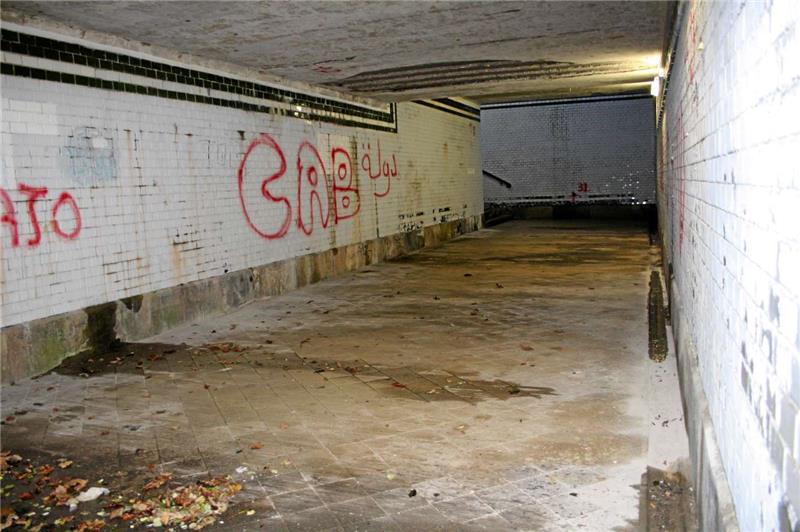 Die Bahnhofsunterführung zu den hinteren Gleisen ist schmuddelig und wenig einladend – soll aber erneuert werden.