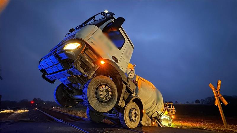 Die Bahnstrecke Buxtehude-Bremervörde ist nach dem Unfall kurzzeitig gesperrt gewesen.
