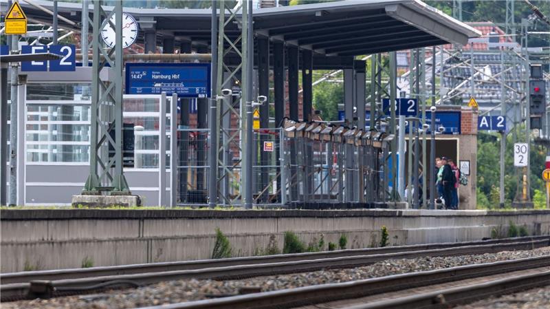 Größtes Bahn-Sanierungsprojekt in Deutschland gestartet Die Bahnstrecke ist neun Monate voll gesperrt.