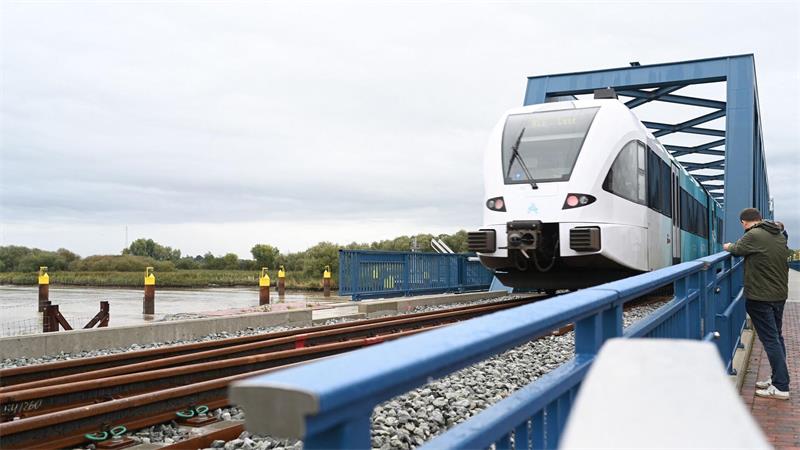 Bahnstrecke eröffnet - „Wunderline“ verbindet Leer-Groningen Die Bahnstrecke wurde in den letzten Jahren rundum saniert.