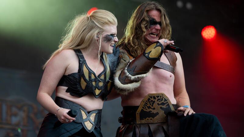 25.000 Menschen feiern: Vier Tage Heavy-Metal-Party am Harzrand Die Band Brothers of Metal am Mittwoch beim Rockharz-Festival in Ballenstedt.