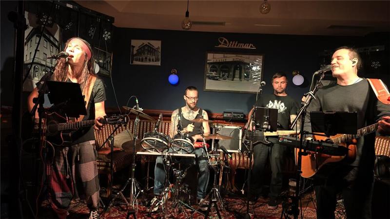 Es war viel los in den Goslarer Altstadt-Kneipen Die Band Colour The Sky aus Görlitz ist im Kö zu Gast.